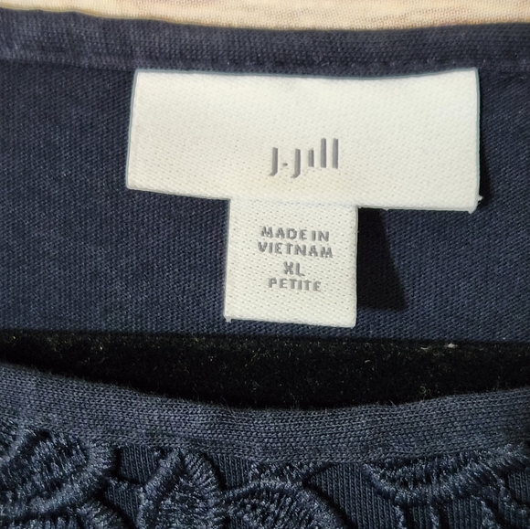 NWOT Beautiful Navy Lace Top - Picture 3 of 4